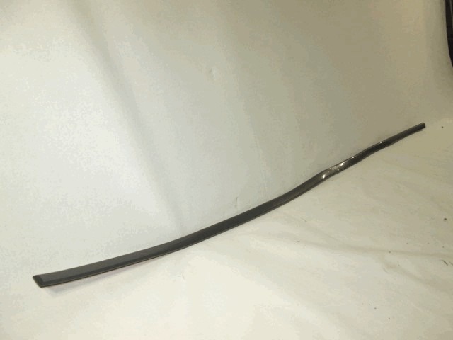 ZUNANJI PROFILI IN LETVE OEM N. 6657496 ORIGINAL REZERVNI DEL FORD FIESTA GFJ MK3 (1989 - 1995)BENZINA LETNIK 1989