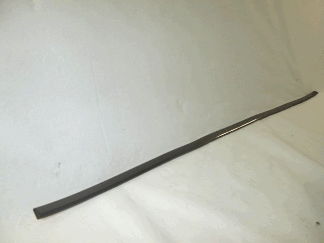 ZUNANJI PROFILI IN LETVE OEM N. 6657485 ORIGINAL REZERVNI DEL FORD FIESTA GFJ MK3 (1989 - 1995)BENZINA LETNIK 1989