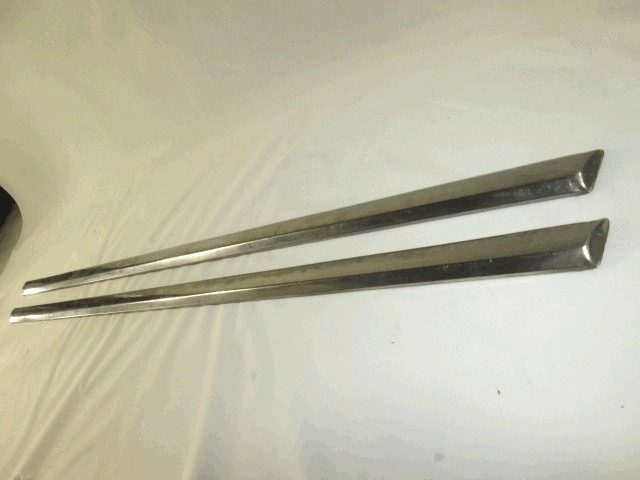 ZUNANJI PROFILI IN LETVE OEM N.  ORIGINAL REZERVNI DEL FIAT 850 (1964 - 1971)BENZINA LETNIK 1968