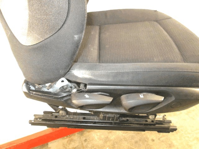 52107139026 SEDILE ANTERIORE DESTRO CON PICCOLO DIFETTO CON AIRBAG BMW SERIE 1 2.0 105KW 5P D 6M (2010) RICAMBIO USATO 