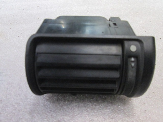 ODVOD ZRAKA OEM N. 8D1820901 ORIGINAL REZERVNI DEL AUDI A4 B5 BER/SW (1994 - 12/2000) DIESEL LETNIK 1996