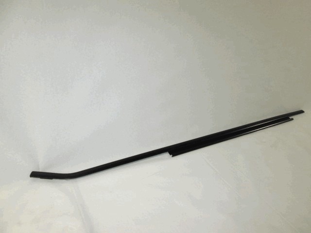 OKRASNE LETVE IN PROFILI SPREDNJIH VRAT OEM N.  ORIGINAL REZERVNI DEL FIAT RITMO 138 (1978 - 1982)BENZINA LETNIK 1978