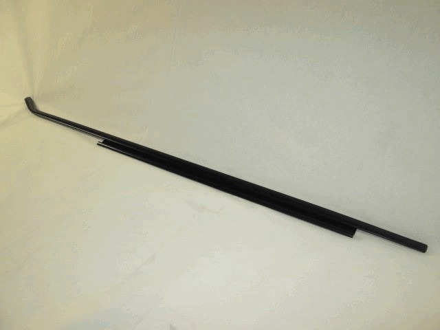OKRASNE LETVE IN PROFILI SPREDNJIH VRAT OEM N.  ORIGINAL REZERVNI DEL FIAT RITMO 138 (1978 - 1982)BENZINA LETNIK 1978
