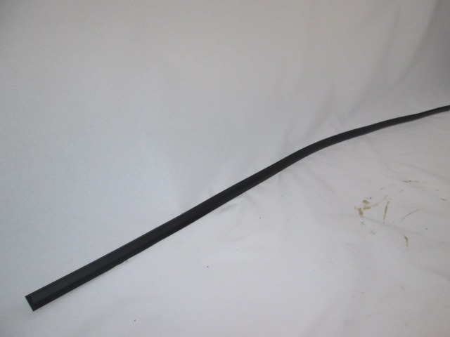 ZUNANJI PROFILI IN LETVE OEM N.  ORIGINAL REZERVNI DEL FORD FIESTA GFBT MK1 (1976 - 1983)BENZINA LETNIK 1976