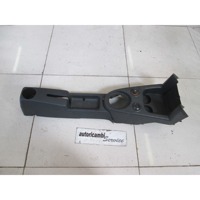PLASTIKA MED SEDEZI BREZ NASLONJALA ROK OEM N. 9645156277 ORIGINAL REZERVNI DEL CITROEN BERLINGO / BERLINGO FIRST MK1 M59 (1996 - 2013) DIESEL LETNIK 2007