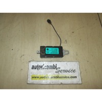 OJACEVALEC / ANTENA OEM N. 282309093R ORIGINAL REZERVNI DEL RENAULT CAPTUR J5 H5 (2013 - 2019) DIESEL LETNIK 2014