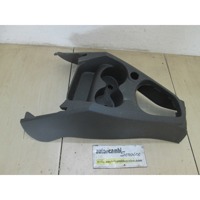 PLASTIKA MED SEDEZI BREZ NASLONJALA ROK OEM N. 969101154R ORIGINAL REZERVNI DEL DACIA SANDERO / SANDERO STEPWAY MK2 (2012 - 2016) BENZINA LETNIK 2013