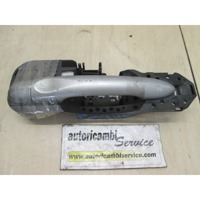 ZUNANJA KLJUKA SPREDNJA LEVA VRATA OEM N. 806070032R ORIGINAL REZERVNI DEL RENAULT MEGANE MK3 BZ0/1 B3 DZ0/1 KZ0/1 BER/SPORTOUR/ESTATE (2009 - 2015) DIESEL LETNIK 2010