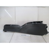 PLASTIKA MED SEDEZI BREZ NASLONJALA ROK OEM N. 735394633 ORIGINAL REZERVNI DEL FIAT GRANDE PUNTO 199 (2005 - 2012) BENZINA/METANO LETNIK 2008