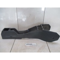 PLASTIKA MED SEDEZI BREZ NASLONJALA ROK OEM N. 13133282 ORIGINAL REZERVNI DEL OPEL ASTRA H A04 L48 L08 L35 L67 R 5P/3P/SW (2007 - 2010) BENZINA LETNIK 2008