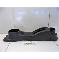 PLASTIKA MED SEDEZI BREZ NASLONJALA ROK OEM N. 96910-K13141 ORIGINAL REZERVNI DEL NISSAN MICRA K12 K12E MK3 (2002 - 2010) BENZINA LETNIK 2007