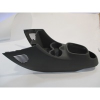 PLASTIKA MED SEDEZI BREZ NASLONJALA ROK OEM N. 588110H010B0 ORIGINAL REZERVNI DEL TOYOTA AYGO B1 (2005 - 2009) BENZINA LETNIK 2008