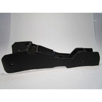PLASTIKA MED SEDEZI BREZ NASLONJALA ROK OEM N. 331985437 ORIGINAL REZERVNI DEL OPEL ASTRA H A04 L48,L08,L35,L67 5P/3P/SW (2004 - 2007) DIESEL LETNIK 2006