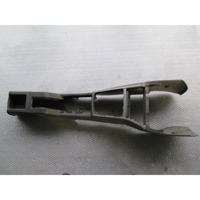 PLASTIKA MED SEDEZI BREZ NASLONJALA ROK OEM N.  ORIGINAL REZERVNI DEL OPEL ASTRA H A04 L48,L08,L35,L67 5P/3P/SW (2004 - 2007) DIESEL LETNIK 2005