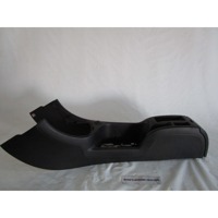 PLASTIKA MED SEDEZI BREZ NASLONJALA ROK OEM N. 9634496677 ORIGINAL REZERVNI DEL PEUGEOT 307 3A/B/C/E/H BER/SW/CABRIO (2001 - 2009) DIESEL LETNIK 2002
