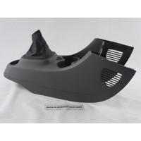 PLASTIKA MED SEDEZI BREZ NASLONJALA ROK OEM N. 58811-0H010 ORIGINAL REZERVNI DEL TOYOTA AYGO B1 (2005 - 2009) BENZINA LETNIK 2008