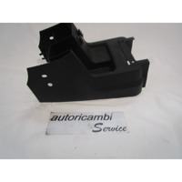 PLASTIKA MED SEDEZI BREZ NASLONJALA ROK OEM N. 1LM421DVAA ORIGINAL REZERVNI DEL DODGE JOURNEY (2008 - 2011) DIESEL LETNIK 2008