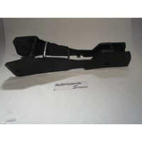 PLASTIKA MED SEDEZI BREZ NASLONJALA ROK OEM N. 331985437 ORIGINAL REZERVNI DEL OPEL ASTRA H A04 L48,L08,L35,L67 5P/3P/SW (2004 - 2007) DIESEL LETNIK 2005
