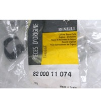 PANTI POKROVA MOTORJA OEM N. 8200011074 ORIGINAL REZERVNI DEL RENAULT MEGANE MK2 BM0/1 CM0/1 EM0/1 KM0/1 LM0/1 BER/GRANDTOUR  (10/2002 - 02/2006) DIESEL LETNIK 2002