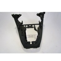 PLASTIKA MED SEDEZI BREZ NASLONJALA ROK OEM N. 735444691 ORIGINAL REZERVNI DEL FIAT CROMA 194 MK2 (2005 - 10/2007)  DIESEL LETNIK 2006