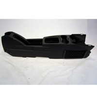 PLASTIKA MED SEDEZI BREZ NASLONJALA ROK OEM N. 13240538 ORIGINAL REZERVNI DEL OPEL MERIVA A X03 R (2006 - 2010) BENZINA/GPL LETNIK 2010