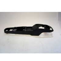 PLASTIKA MED SEDEZI BREZ NASLONJALA ROK OEM N. A4546800217 ORIGINAL REZERVNI DEL SMART FORFOUR 454 MK1 (2004 - 2006) BENZINA LETNIK 2005