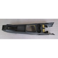 PLASTIKA MED SEDEZI BREZ NASLONJALA ROK OEM N. 13249737 ORIGINAL REZERVNI DEL OPEL MERIVA A X03 R (2006 - 2010) DIESEL LETNIK 2006