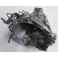 ROCNI MENJALNIK OEM N. 3030052060 ORIGINAL REZERVNI DEL TOYOTA YARIS P1 MK1 (03/1999 - 03/2003) BENZINA LETNIK 2002