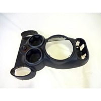 PLASTIKA MED SEDEZI BREZ NASLONJALA ROK OEM N. 51167147186 ORIGINAL REZERVNI DEL MINI ONE / COOPER / COOPER S R50 R52 R53 (2001-2006) DIESEL LETNIK 2004