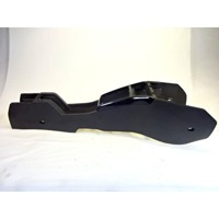 PLASTIKA MED SEDEZI BREZ NASLONJALA ROK OEM N. 13116955 ORIGINAL REZERVNI DEL OPEL ASTRA H A04 L48 L08 L35 L67 R 5P/3P/SW (2007 - 2010) DIESEL LETNIK 2008