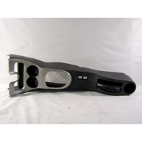 PLASTIKA MED SEDEZI BREZ NASLONJALA ROK OEM N. 58821-52060  ORIGINAL REZERVNI DEL TOYOTA URBAN CRUISER P1 (2009 - 2014) DIESEL LETNIK 2009
