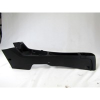 PLASTIKA MED SEDEZI BREZ NASLONJALA ROK OEM N. 13184076 ORIGINAL REZERVNI DEL OPEL CORSA D R S07 (02/2011 - 2014) DIESEL LETNIK 2012