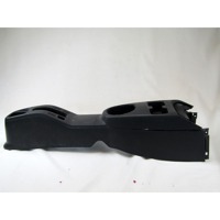 PLASTIKA MED SEDEZI BREZ NASLONJALA ROK OEM N. 75811-79J0 ORIGINAL REZERVNI DEL FIAT SEDICI FY (2006 - 4/2009) DIESEL LETNIK 2007