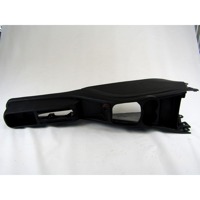 PLASTIKA MED SEDEZI BREZ NASLONJALA ROK OEM N. 735394636 ORIGINAL REZERVNI DEL FIAT GRANDE PUNTO 199 (2005 - 2012) BENZINA/GPL LETNIK 2009