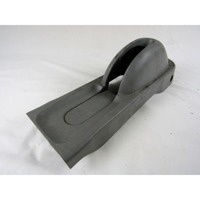 PLASTIKA MED SEDEZI BREZ NASLONJALA ROK OEM N. 75841-72J00 ORIGINAL REZERVNI DEL SUZUKI ALTO GF (2008 - 2014)BENZINA/GPL LETNIK 2010