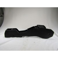 PLASTIKA MED SEDEZI BREZ NASLONJALA ROK OEM N. 13116955 ORIGINAL REZERVNI DEL OPEL ASTRA H A04 L48 L08 L35 L67 R 5P/3P/SW (2007 - 2010) BENZINA LETNIK 2009