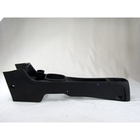PLASTIKA MED SEDEZI BREZ NASLONJALA ROK OEM N. 13184076 ORIGINAL REZERVNI DEL OPEL CORSA D S07 (2006 - 2011) BENZINA LETNIK 2008