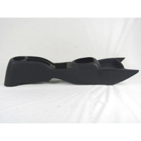 PLASTIKA MED SEDEZI BREZ NASLONJALA ROK OEM N. 58910-0D010 ORIGINAL REZERVNI DEL TOYOTA YARIS P9 MK2 (01/2006 - 2009) BENZINA LETNIK 2007