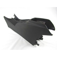 PLASTIKA MED SEDEZI BREZ NASLONJALA ROK OEM N. 735431162 ORIGINAL REZERVNI DEL LANCIA DELTA 844 MK3 (2008 - 2014) DIESEL LETNIK 2009