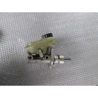 ZAVORNI CILINDER OEM N. 4D0611301E ORIGINAL REZERVNI DEL AUDI A8 D2/4D (1994 - 2002) BENZINA LETNIK 1996