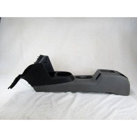 PLASTIKA MED SEDEZI BREZ NASLONJALA ROK OEM N. 2K0863241C ORIGINAL REZERVNI DEL VOLKSWAGEN CADDY 2KB 2KJ 2CB 2CJ MK3 (2004 - 2010)DIESEL LETNIK 2006