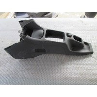 PLASTIKA MED SEDEZI BREZ NASLONJALA ROK OEM N. 962503687704 ORIGINAL REZERVNI DEL PEUGEOT 206 / 206 CC 2A/C 2D 2E/K R (2003 - 10/2008) BENZINA LETNIK 2003