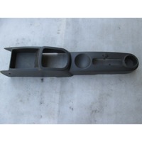 PLASTIKA MED SEDEZI BREZ NASLONJALA ROK OEM N. 96538056 ORIGINAL REZERVNI DEL CHEVROLET KALOS T200 (2005 - 2008) BENZINA LETNIK 2008