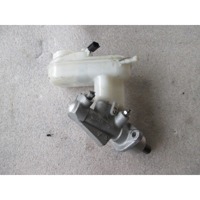 ZAVORNI CILINDER OEM N. 8200403300 ORIGINAL REZERVNI DEL RENAULT TWINGO CN0 MK2 (09/2006 - 11/2011) BENZINA LETNIK 2009