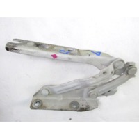 PANTI POKROVA MOTORJA OEM N. 5K0823301C ORIGINAL REZERVNI DEL VOLKSWAGEN GOLF VI 5K1 517 AJ5 MK6 (2008-2012) DIESEL LETNIK 2011