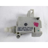 ZAKLEP LOPUTE GORIVA OEM N. 5K6810773A ORIGINAL REZERVNI DEL VOLKSWAGEN GOLF VI 5K1 517 AJ5 MK6 (2008-2012) DIESEL LETNIK 2010