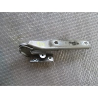 PANTI POKROVA MOTORJA OEM N. 8E0823302E ORIGINAL REZERVNI DEL AUDI A4 B6 8E2 8E5 BER/SW (2001 - 2005) DIESEL LETNIK 2002