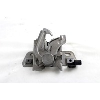 ZAKLEP POKROVA MOTORJA  OEM N. 30716530 ORIGINAL REZERVNI DEL VOLVO V50 545 R (2007 - 2012) DIESEL LETNIK 2010