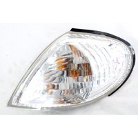 SPREDNJI INDIKATOR OEM N. 26135BM415 ORIGINAL REZERVNI DEL NISSAN ALMERA TINO V10 MK2 (2000 - 2006)  LETNIK 2002