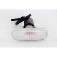 SPREDNJI INDIKATOR OEM N. 4B0949127 ORIGINAL REZERVNI DEL AUDI A4 B5 BER/SW (1994 - 12/2000) BENZINA LETNIK 1995